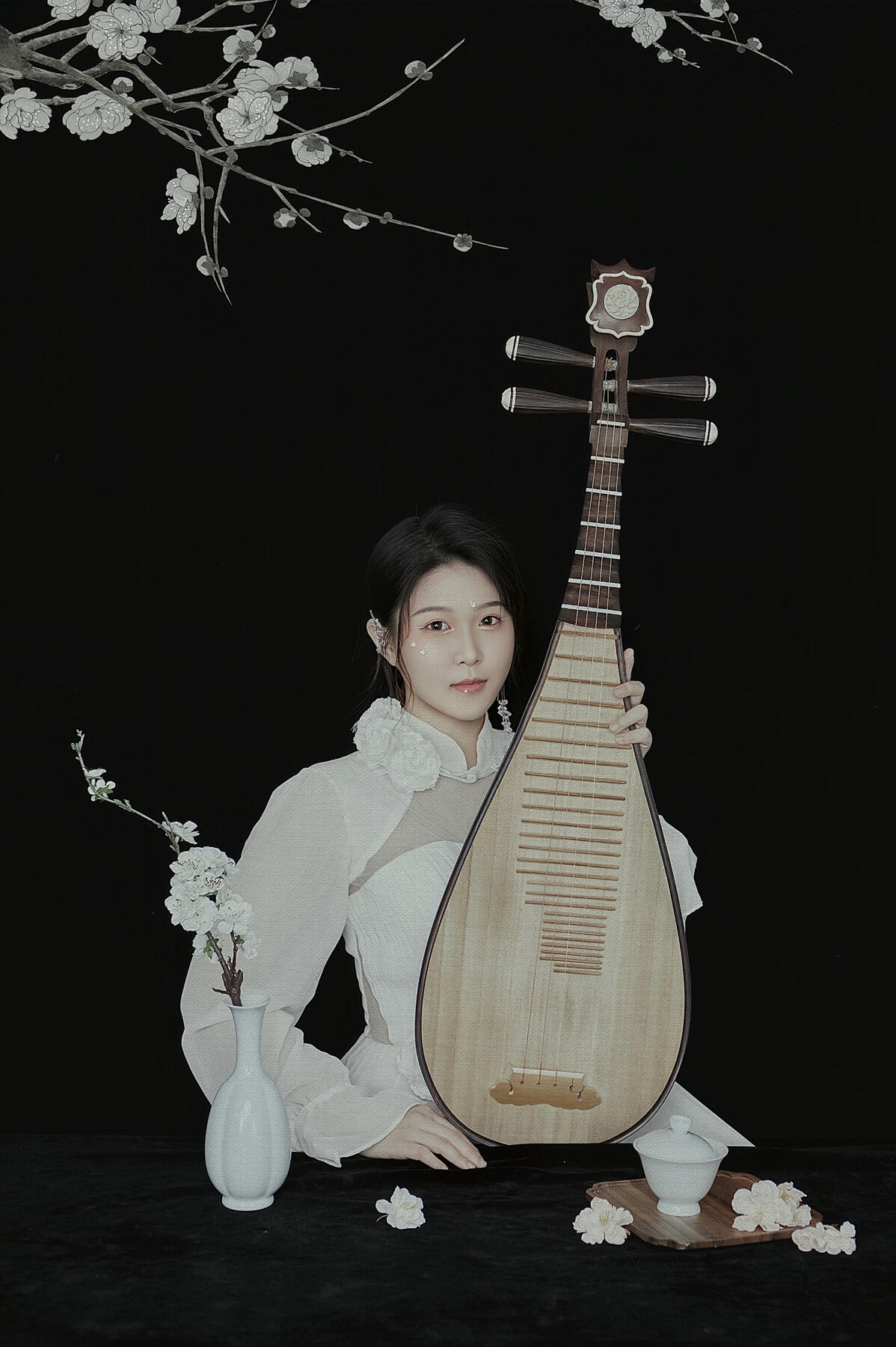 孙依伶 - 现就读于中央音乐学院琵琶专业，师从张强教授、傅华强教授多次荣获敦煌杯辽源杯金、银、铜奖2019年参加全国CCTV电视大赛昭君杯、楚汉杯青年A组银奖等。